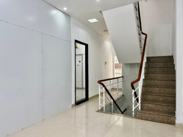 Nhà 4 tầng kiệt ô tô Lê Đình Dương 5150