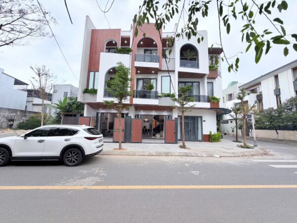 Nhà 3 tầng mặt tiền Nguyễn Thuý 8500
