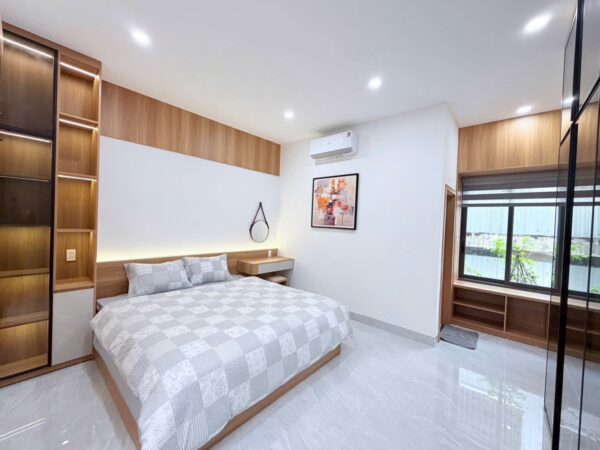 Nhà 3 tầng mặt tiền Nguyễn Thuý 8500