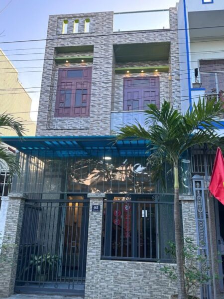 Nhà 2 tầng mặt tiền Đồng Trí, 5500