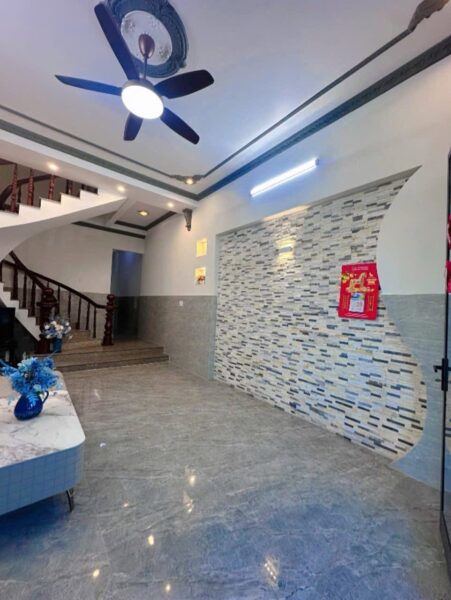 Nhà 2 tầng mặt tiền Đồng Trí, 5500
