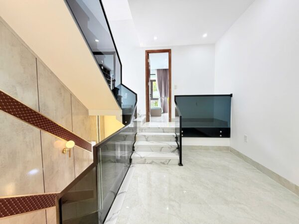 Nhà 3 tầng 2 mặt kiệt ô tô Nguyễn Chánh 5350