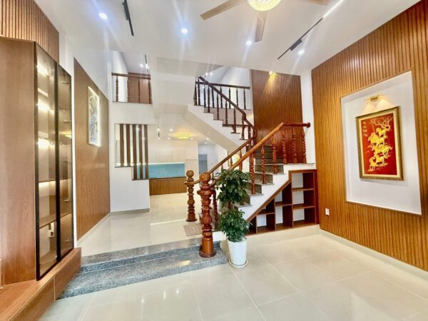 Nhà 3 tầng mặt tiền Nhơn Hoà, 6500