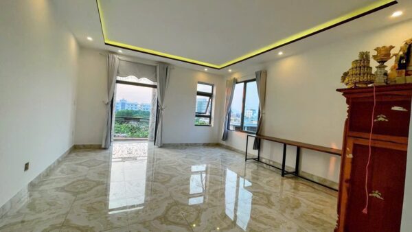 Nhà 4 tầng mặt tiền Hoà Phú 8600