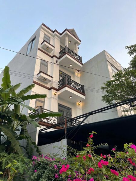 Nhà 4 tầng mặt tiền Hoà Phú 8600