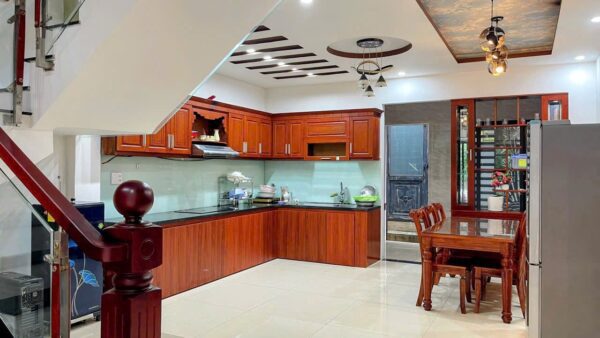 Nhà 4 tầng mặt tiền Hoà Phú 8600
