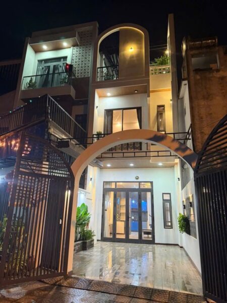 Nhà 3 tầng mặt tiền Đào Sư Tích, 5990
