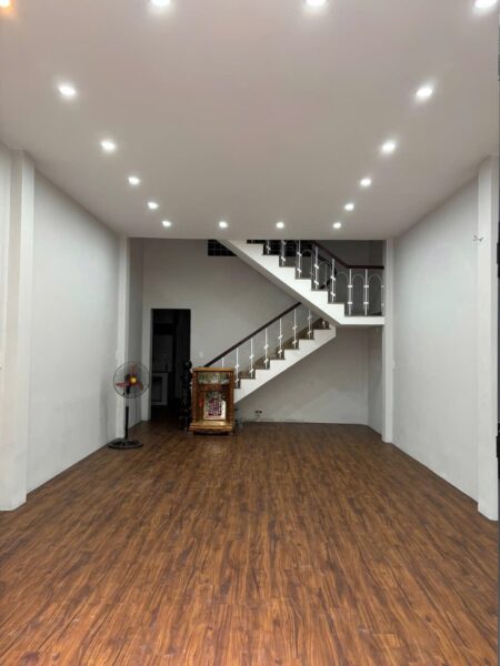 Nhà 4 tầng mặt tiền Huỳnh Thúc Kháng 13ty
