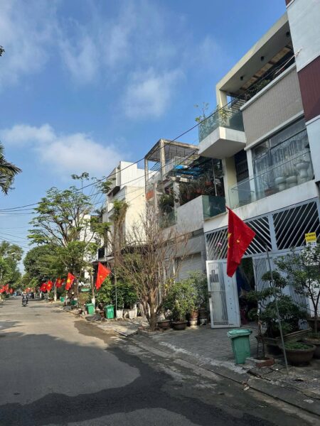 Nhà trọ mặt tiền Trần Quý khoách, 6300