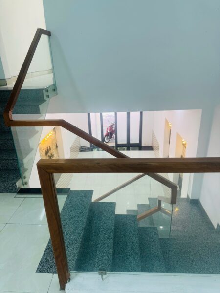 Nhà 3 tầng mặt tiền Huỳnh Ngọc Huệ 7700