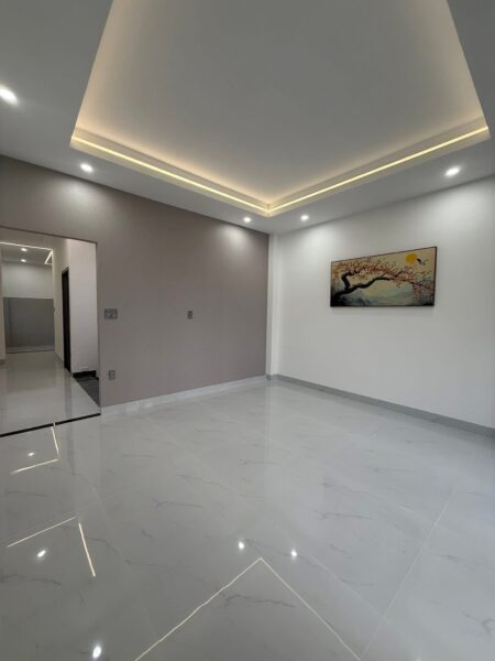 Nhà 3 tầng mặt tiền đường nhánh Trần Cao Vân, 8800