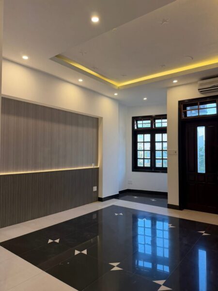 Nhà 5 tầng mặt tiền Hải Hồ 11ty5