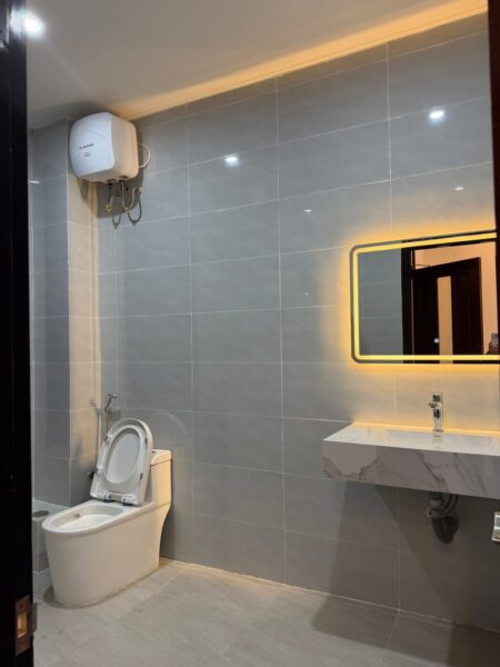 Nhà 5 tầng mặt tiền Hải Hồ 11ty5