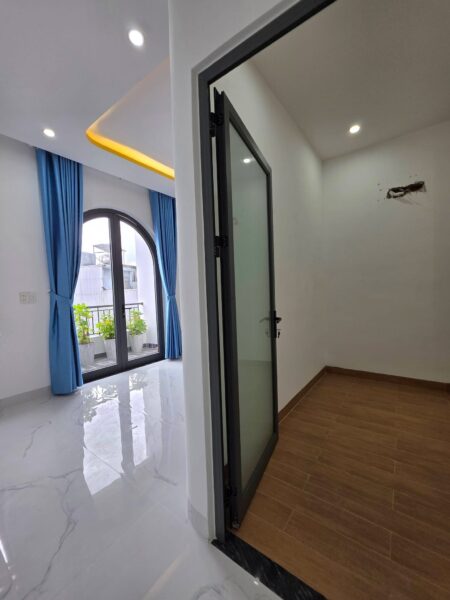Nhà 3 tầng kiệt ô tô Tôn Đức thắng, 5650