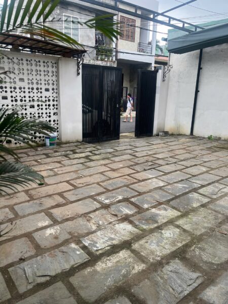 Nhà 2 tầng kiệt ô tô Nguyễn Văn Cừ, 5700