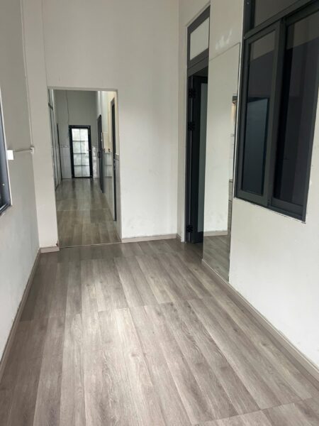 Nhà 2 tầng kiệt ô tô Nguyễn Văn Cừ, 5700