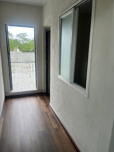 Nhà 2 tầng kiệt ô tô Nguyễn Văn Cừ, 5700