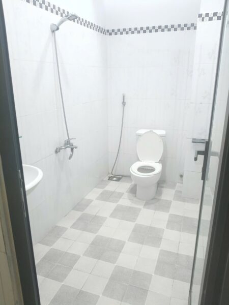 Nhà 2 tầng kiệt ô tô Nguyễn Văn Cừ, 5700