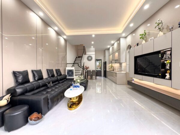 Nhà 3 tầng 3 mặt tiền Thái thị bôi 8950