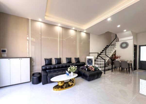 Nhà 3 tầng 3 mặt tiền Thái thị bôi 8950