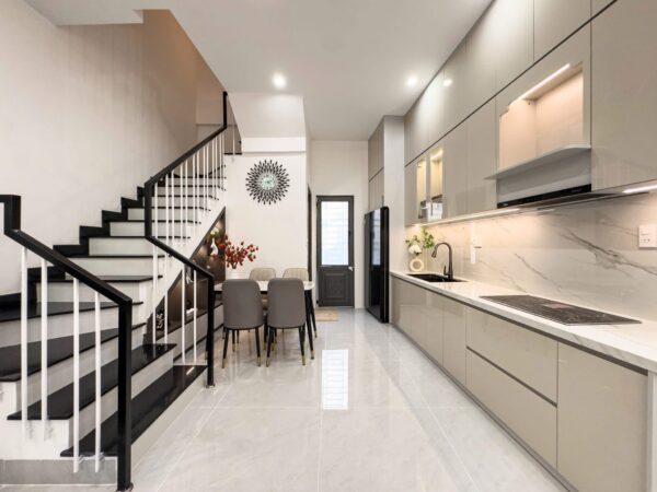 Nhà 3 tầng 3 mặt tiền Thái thị bôi 8950