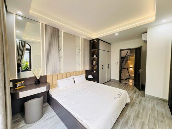 Nhà 3 tầng 3 mặt tiền Thái thị bôi 8950