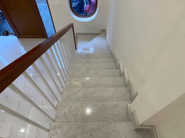 Nhà mê lửng mặt tiền Lê Văn Thịnh, 5750