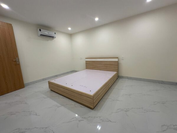 Nhà mê lửng mặt tiền Lê Văn Thịnh, 5750