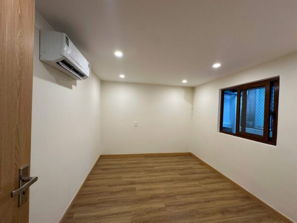 Nhà mê lửng mặt tiền Lê Văn Thịnh, 5750