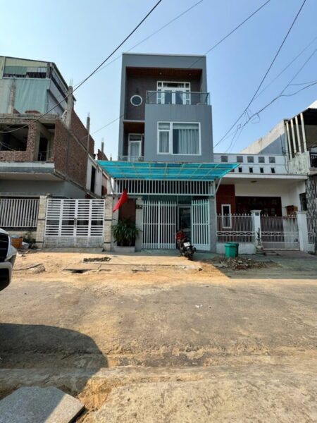 Nhà 3 tầng mặt tiền Hoà An, 6650