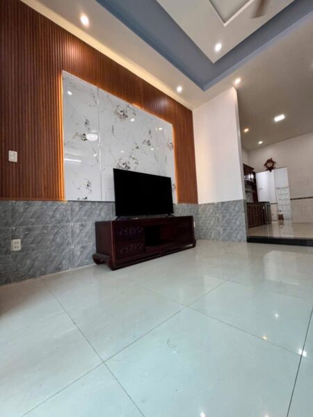 Nhà 3 tầng mặt tiền Hoà An, 6650