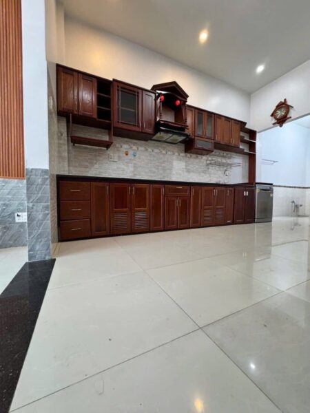 Nhà 3 tầng mặt tiền Hoà An, 6650