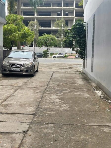 Đất kiệt ô tô Nguyễn Tất Thành 3570