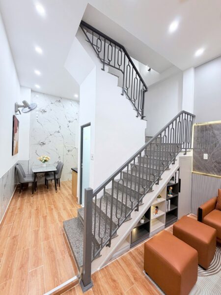 Nhà 3 tầng kiệt Hoàng Diệu 30mv, 4250