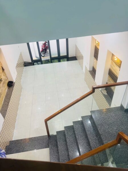 Nhà 3 tầng mặt tiền Huỳnh Ngọc Huệ 7700