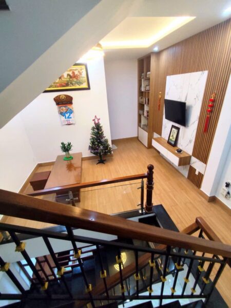 Nhà 3 tầng mặt tiền Lê Văn Hiến 11ty