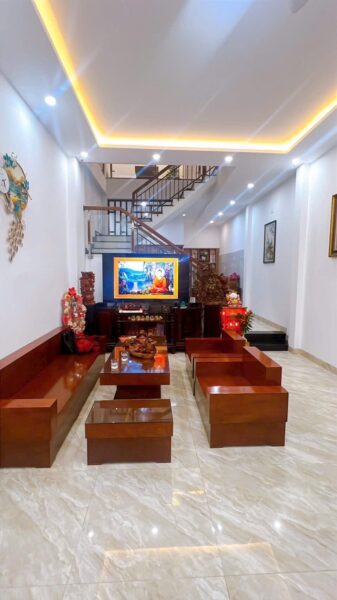 Nhà 3 tầng mặt tiền Lê Văn Hiến 11ty