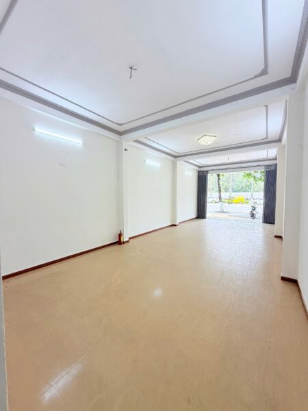 Nhà 4 tầng mặt tiền Nguyễn Tất Thành 19ty2