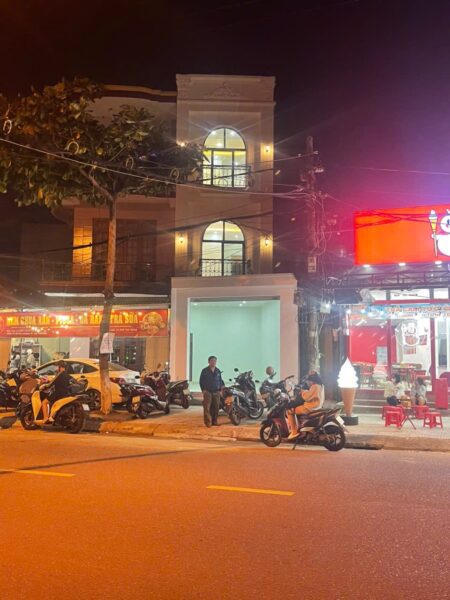 Nhà 3 tầng mặt tiền Ngô Thị Nhậm 12ty550