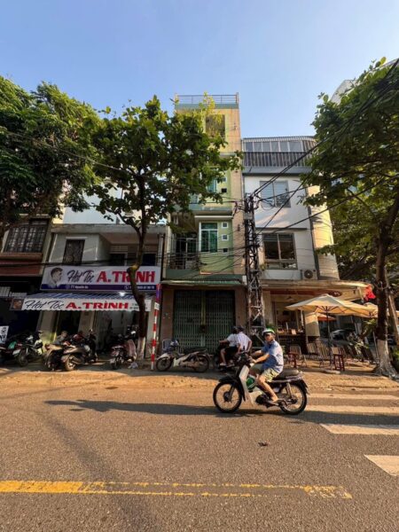 Nhà 4 tầng mặt tiền Nguyễn Du 10500