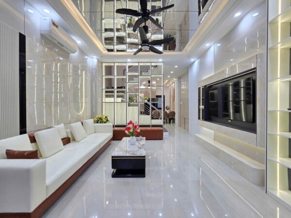 Nhà 3 tầng mặt tiền Nguyễn Huy Tự 7950
