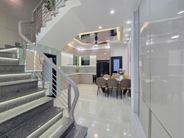 Nhà 3 tầng mặt tiền Nguyễn Huy Tự 7950
