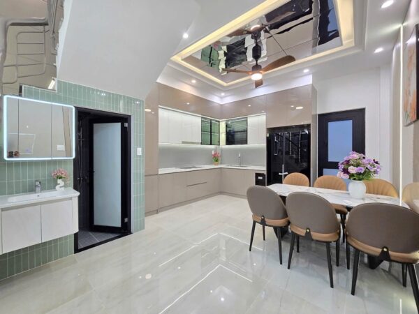 Nhà 3 tầng mặt tiền Nguyễn Huy Tự 7950