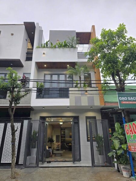 Nhà 3 tầng mặt tiền Nguyễn Chích 8500