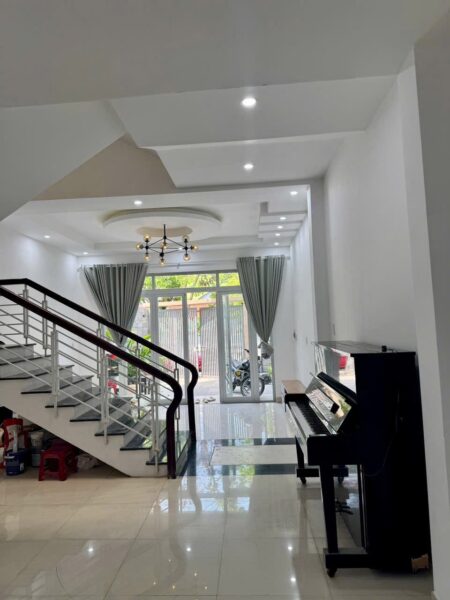 Nhà 3 tầng mặt tiền Trần Nhân Tông 9900