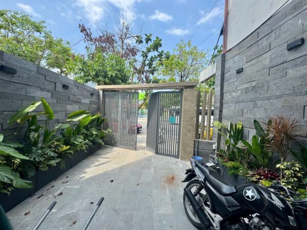 Nhà 3 tầng mặt tiền Trần Nhân Tông 9900