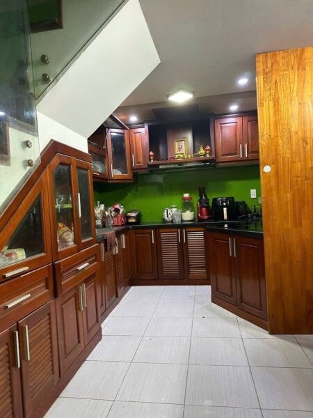 Nhà 3 tầng mặt tiền Lê Duẩn 8900