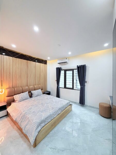 Nhà 3 tầng mặt tiền Lê Thiệt 7750