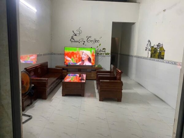Nhà cấp 4 mặt tiền Hoàng Văn Thái 100mv, 2400