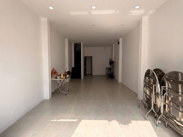 Cho thuê nhà 2 tầng mặt tiền Hoàng Diệu 20tr